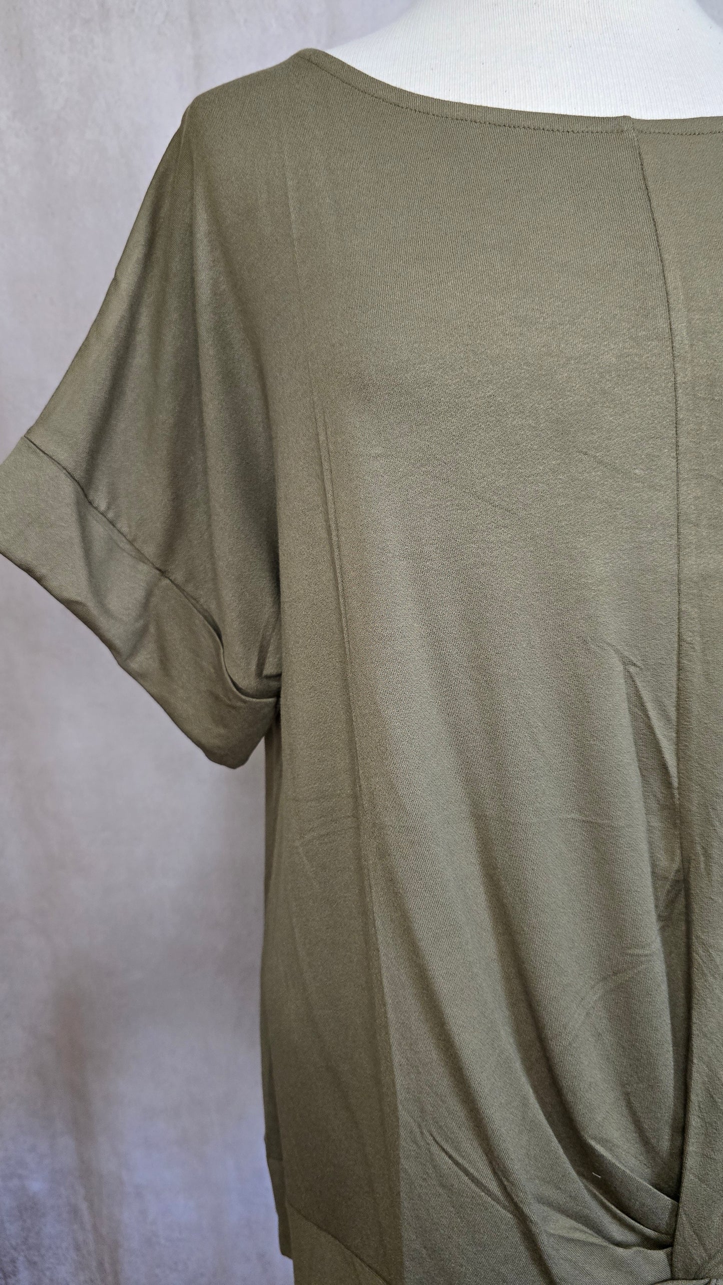 OLIVE Knot-Front Top